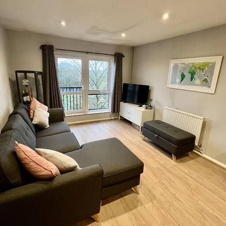 Immaculate 2 Bed Flat With Free Parking! Apartment Watford  Exterior photo