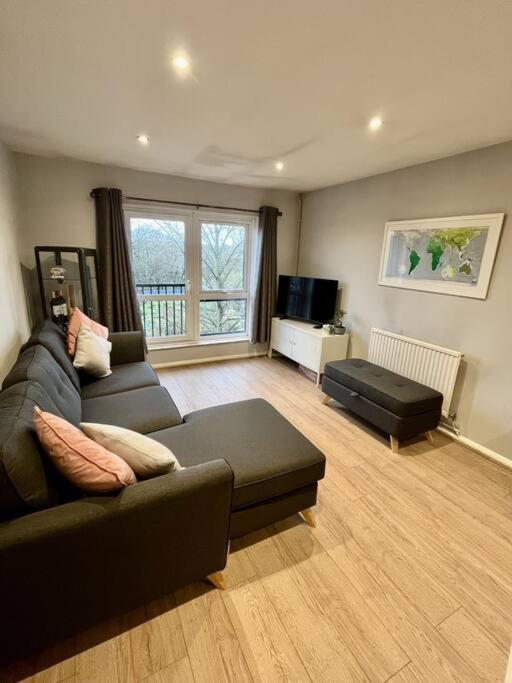 Immaculate 2 Bed Flat With Free Parking! Apartment Watford  Exterior photo